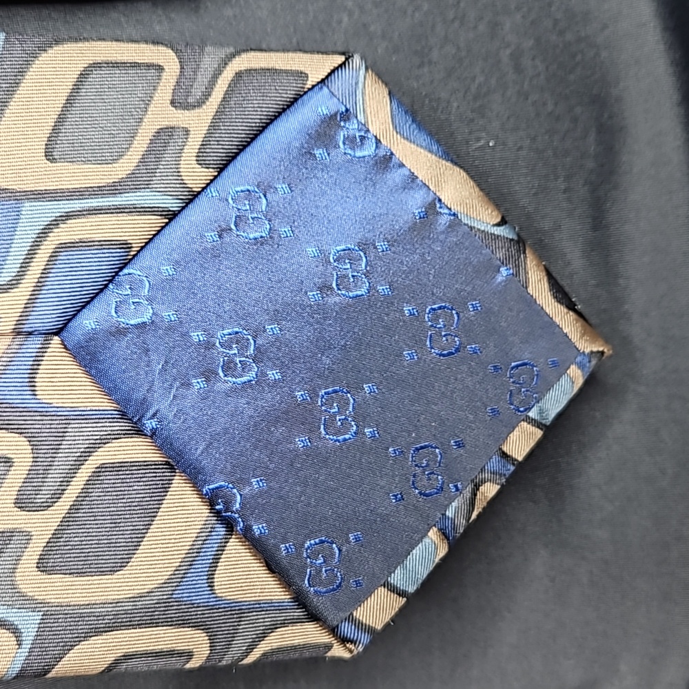 GUCCI VINTAGE ITALIAN GEOMETRIC SILK TIE IN BLACK WITH MULTICOLORS - Picture 7 of 9